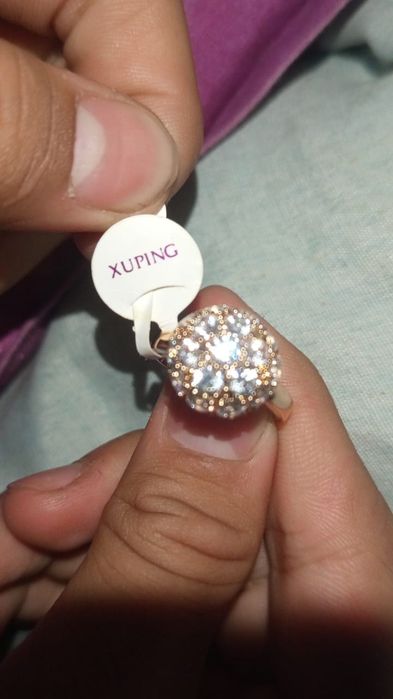 Продам серьги золотистый