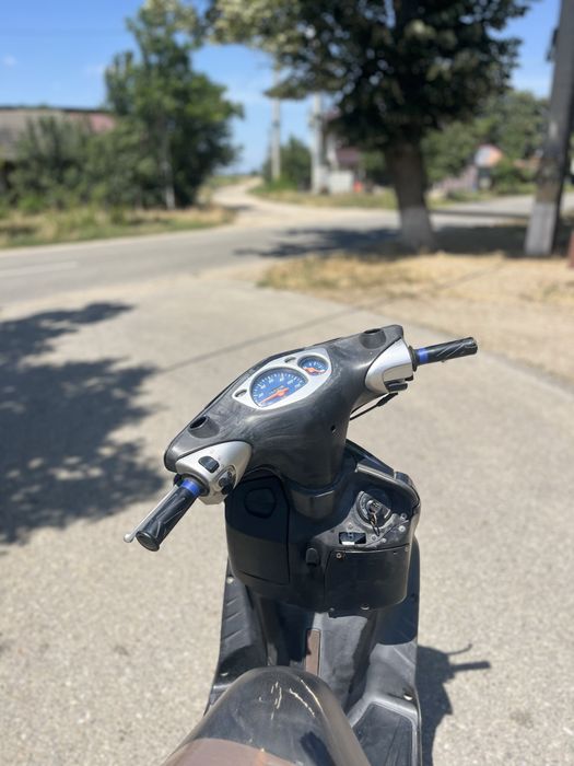 Vand scuter yamaha 125cc