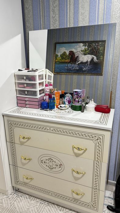 Продам Шкаф с комодом