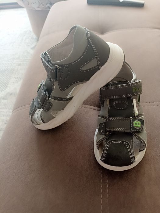 Отдам бесплатно обувь