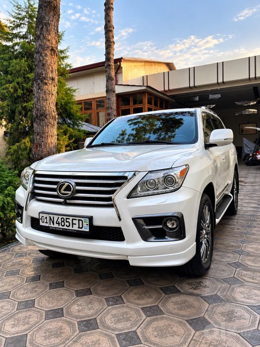 Lexus LX 570 Wite.