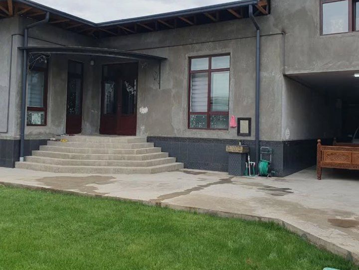 Срочно ховли сотилади