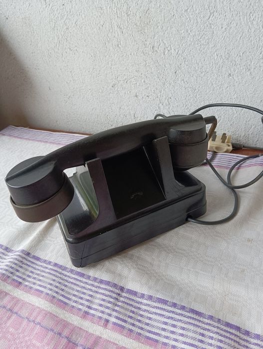 Продам телефон .