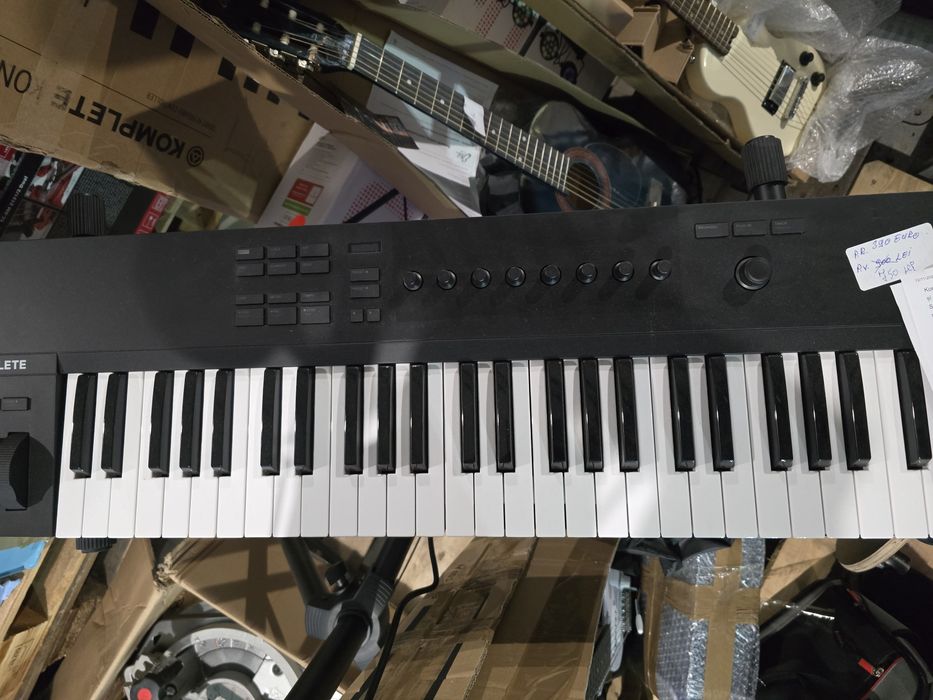 Controler MIDI Komplete Kontrol A61