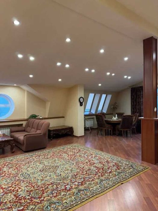 Дава се под наем Двустаен апартамент в София, Център - 100 кв.м за 561 € - Снимка #1