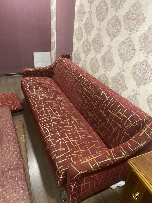диван и кресло в нормальном состояние