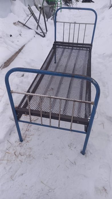 Продам кровать панцирную