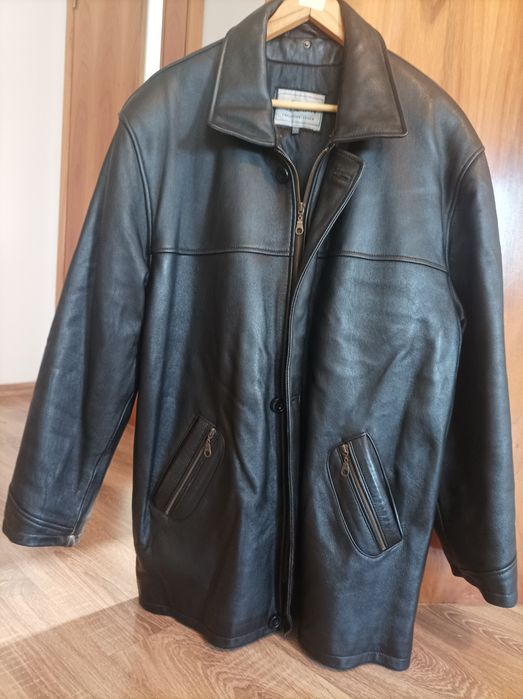 vind Haina piele noua ,nefolosita culoare neagra