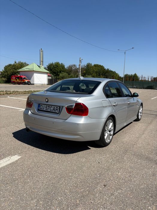 BMW    E90 318D.