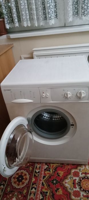 Стиральная машина Индезит очень хорошом рабочим состояни