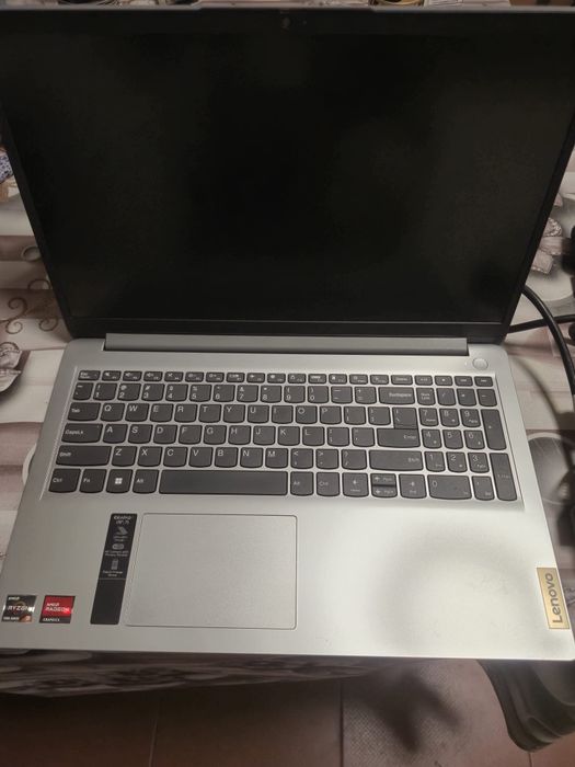 Vând Laptop. Preț ușor negociabil