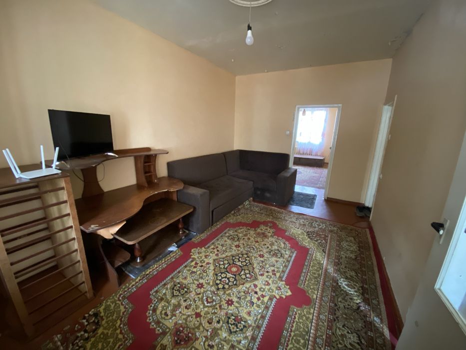 Срочно продается двух комнатная Квартира.