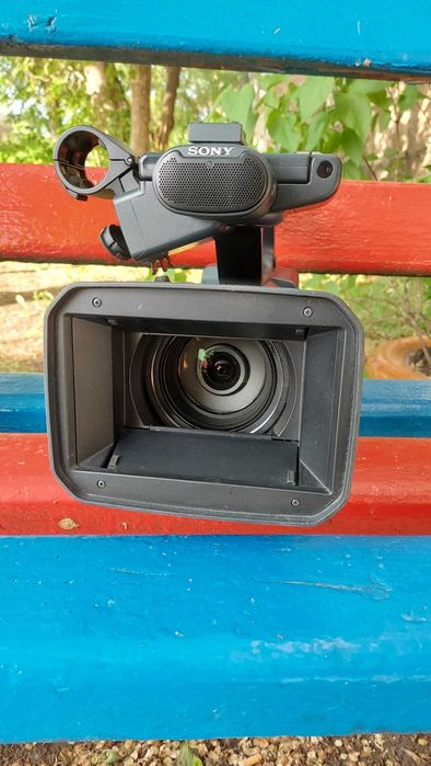 Видеокамера SONY HDR- AX 2000