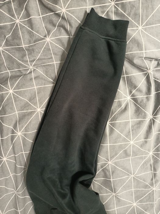 Vând pantaloni Jordan