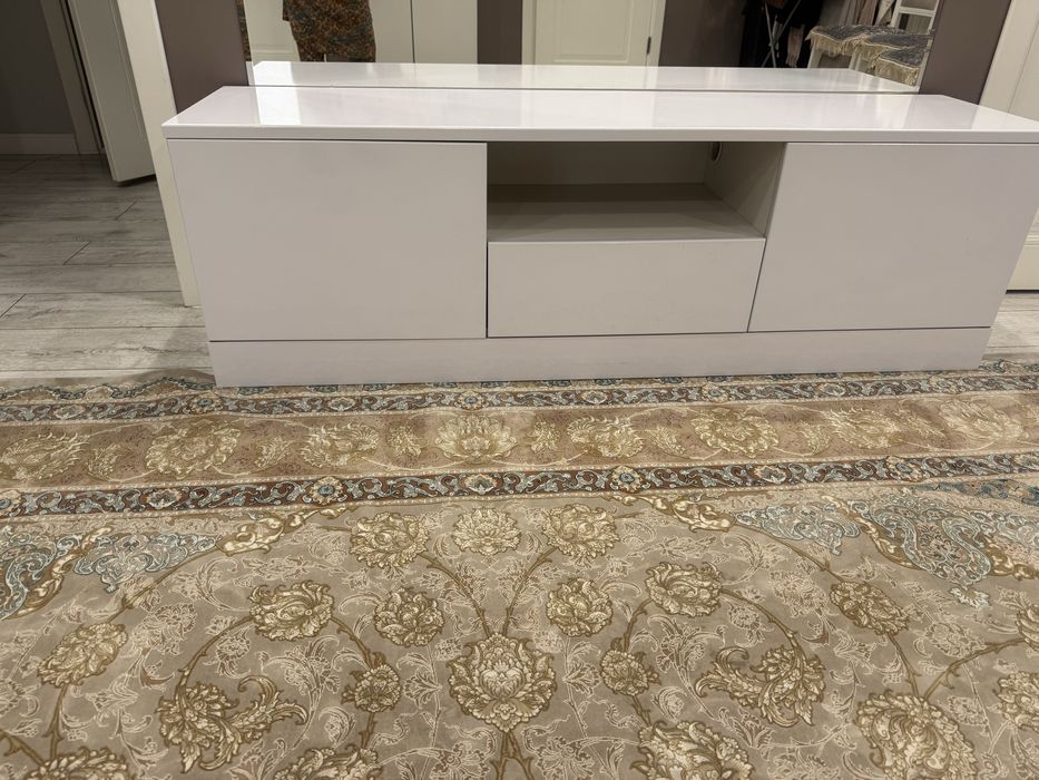 Продам тумбу под телевизор