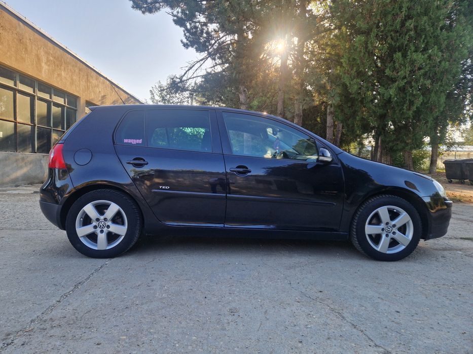 Volkswagen Golf 5 . Vând- Schimb