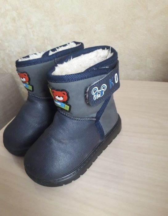 Продам детскую зимние обувь