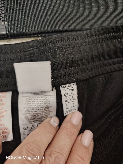 Lot hainute baietel 5-6 ani plus adidasi Nike 29.5