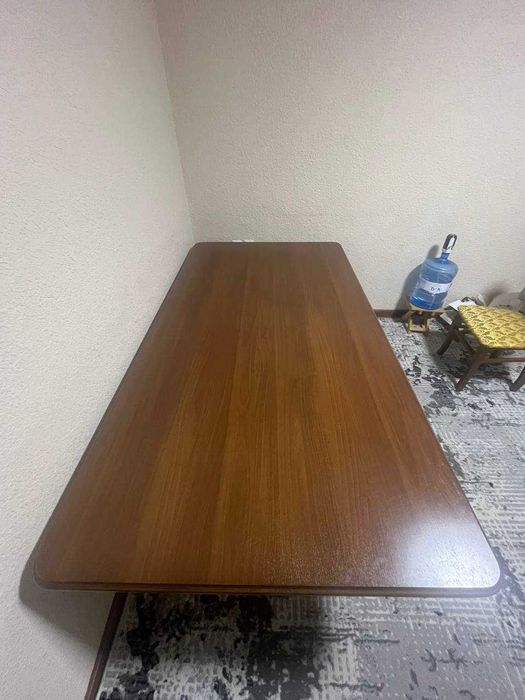 Stol. Zakazga yasalgan. Sifati yaxshi