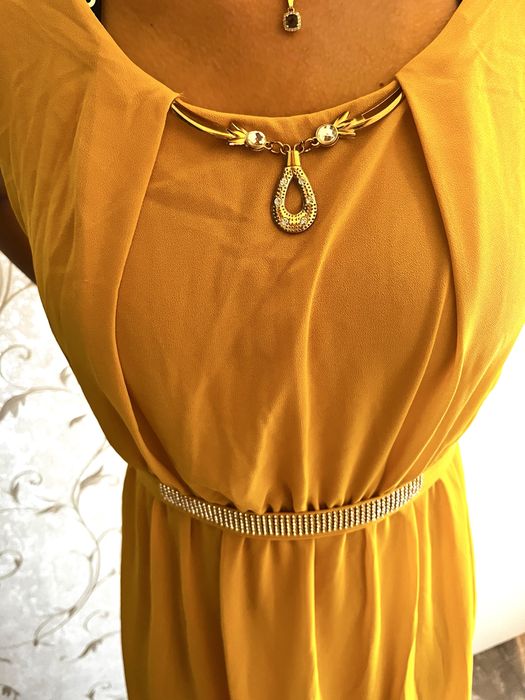 Рокля в цвят горчица