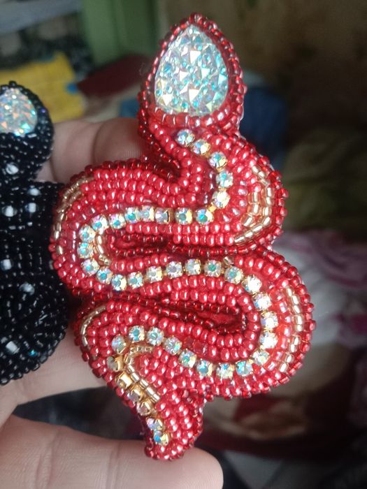 Брошь ЗМЕЯ ручной работы