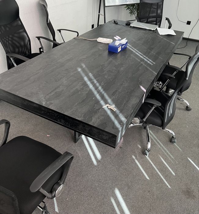 Ofisniy stol, aiko brendidan