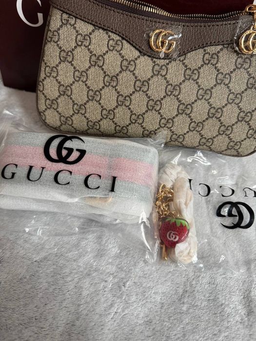 Нова сладка чанта на Guess