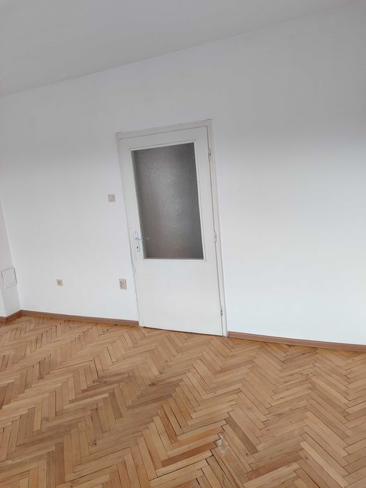 Нова обява, двустаен апартамент, център, под наем