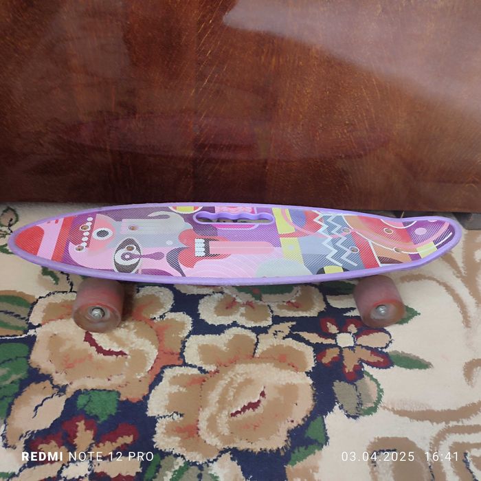 Скейтборд в идеальном состоянии колеса гелевые светятся в темноте