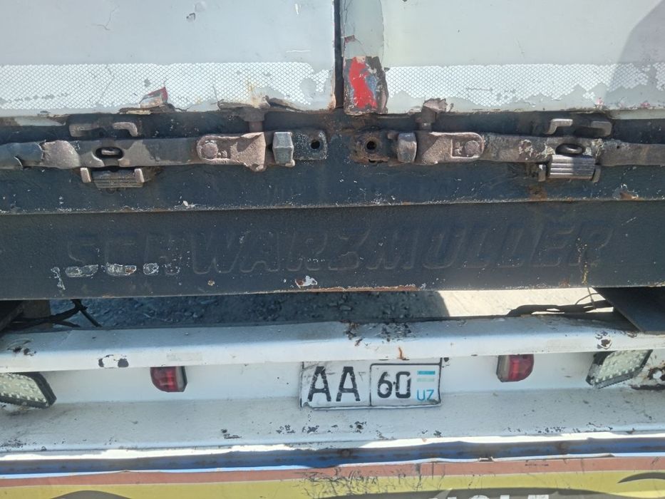 Прицеп Schwarzmuller Сотилади