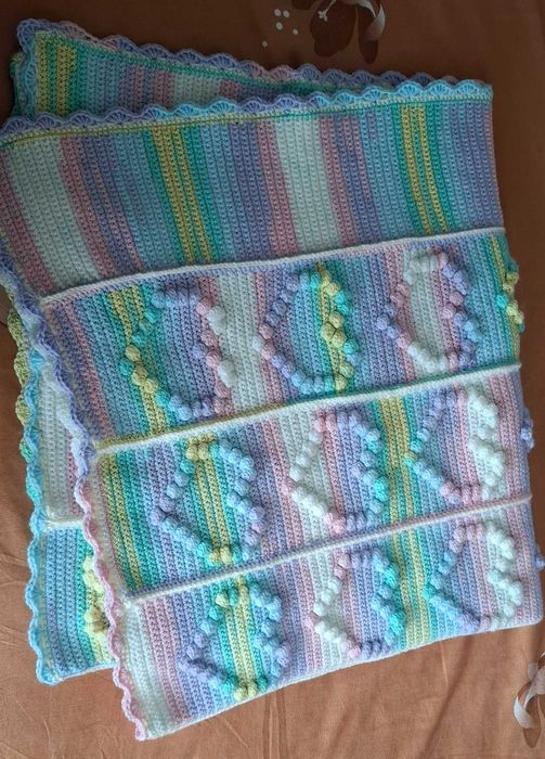 Ръчно плетено бебешко одеялце