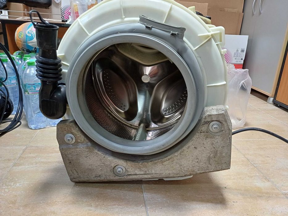Пералня със сушилня за вграждане Hotpoint Ariston CAWD 129 на части