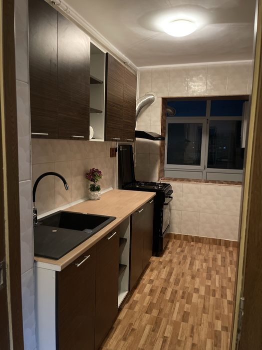Inchiriez apartament cu 3 camere decomandat in regim hotelier