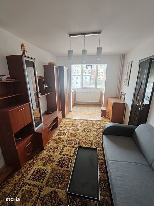 Vând apartament 2 camere et 1 din 4