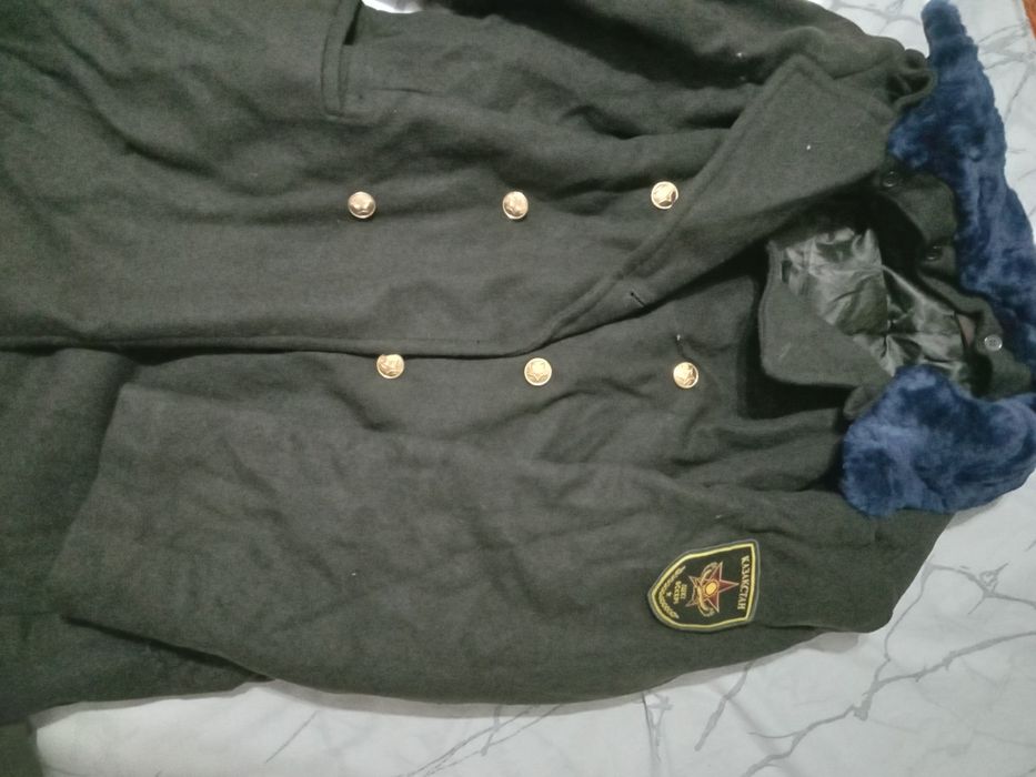 Фурашка,пилотка,галстук,какарда.Бушлат зимний,Куртка,Шинель,Плащь