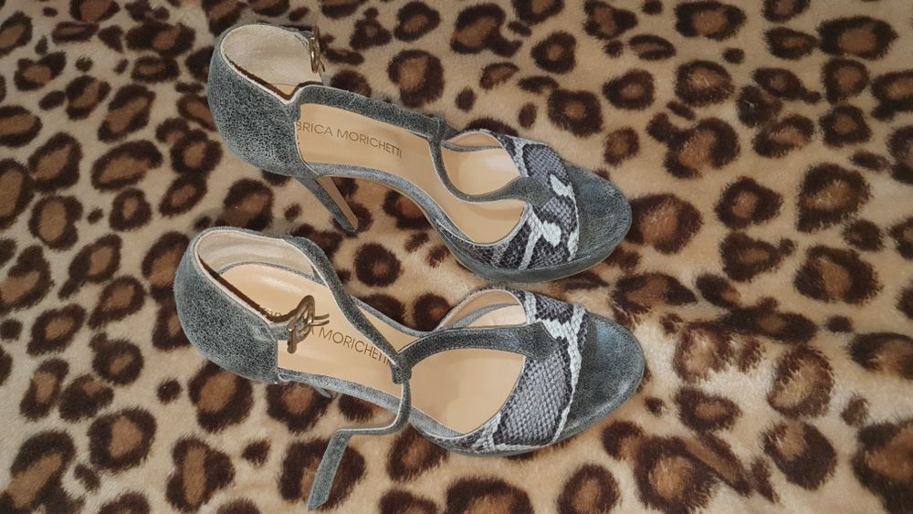 Sandale din piele cu toc