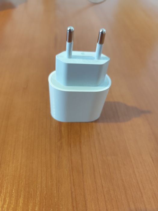 Зарядное устройство Apple; кабель type-c / lighthing