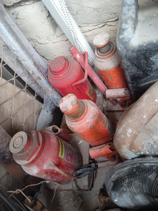 Damkrat sotiladi razmeriga qarab narxi bor