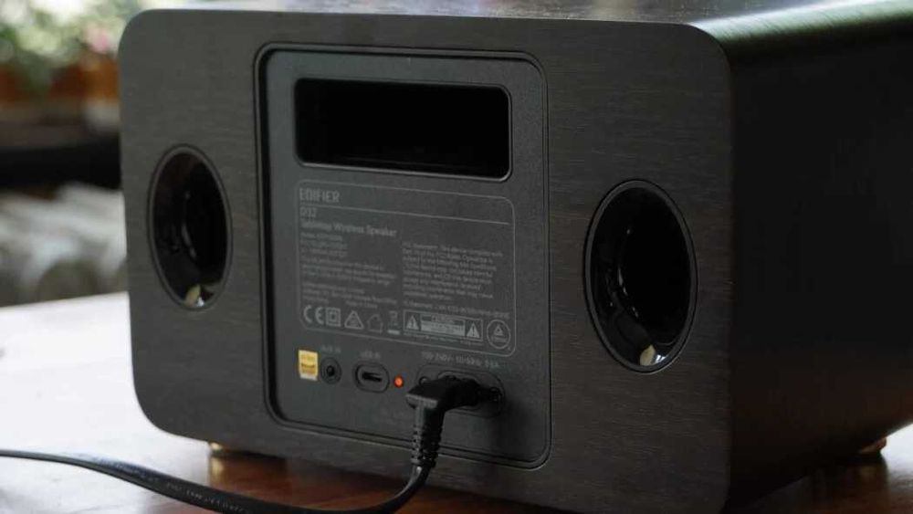 продам новый Edifier D32 black walnut/Bluetooth V5.3/USB и AUX-входы