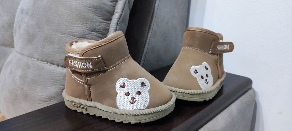 UGG bebe mărimea 19