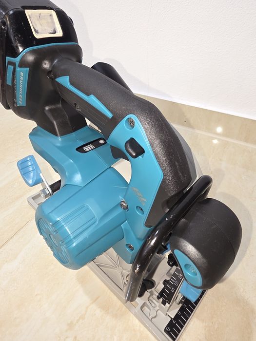 Fierastrau circular Makita DHS 680
