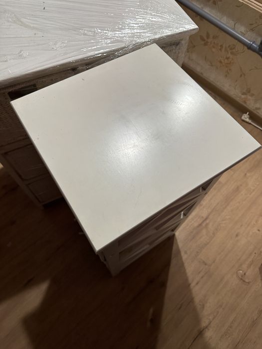 4 corpuri noptiera Jisk, cu rafturi