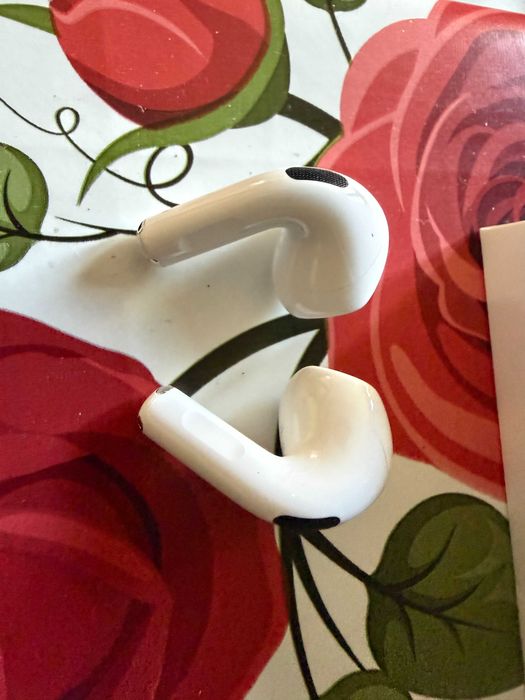 Слушалки AirPods 4