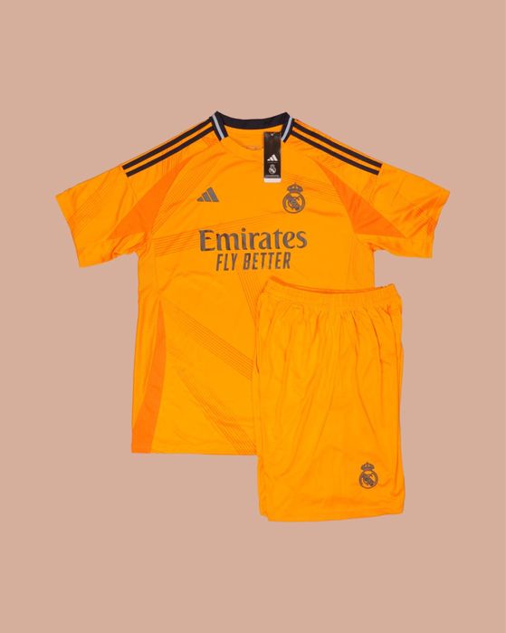 Har xil turdagi futbol formalar, optomga 55 mingdan beraman