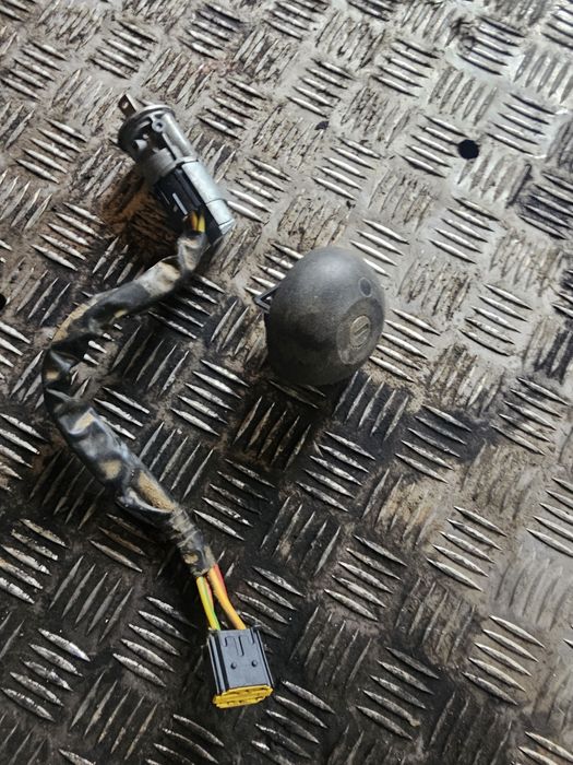 Contact cu bușon rezervor Dacia logan 2008