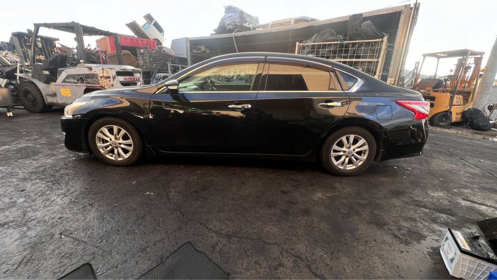 Ниссан на разбор .