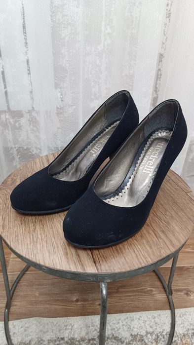 Замшевые черные туфли