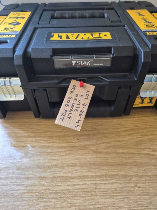 cutie dewalt dck205p2t - lot 7-26-44