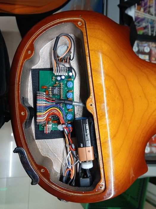 Vioara ZETA ORIGINALA 100%  o capodopera de vioara. sunet unic.