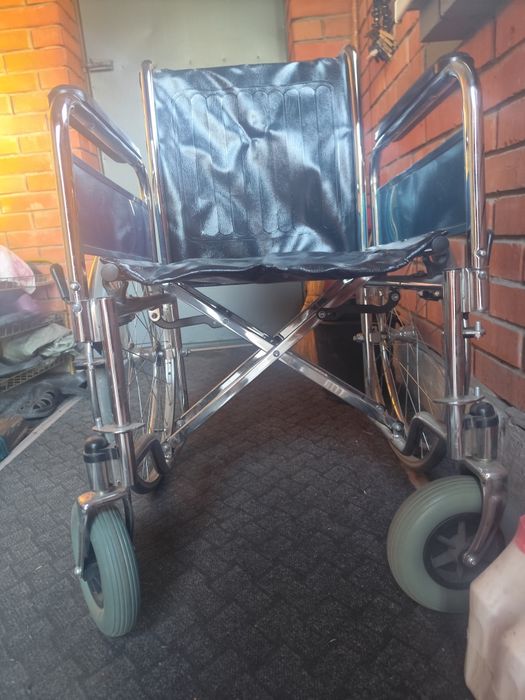 Продам коляску инвалидную